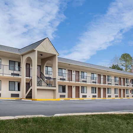 Super 8 By Wyndham Burlington Nc Motel Екстериор снимка