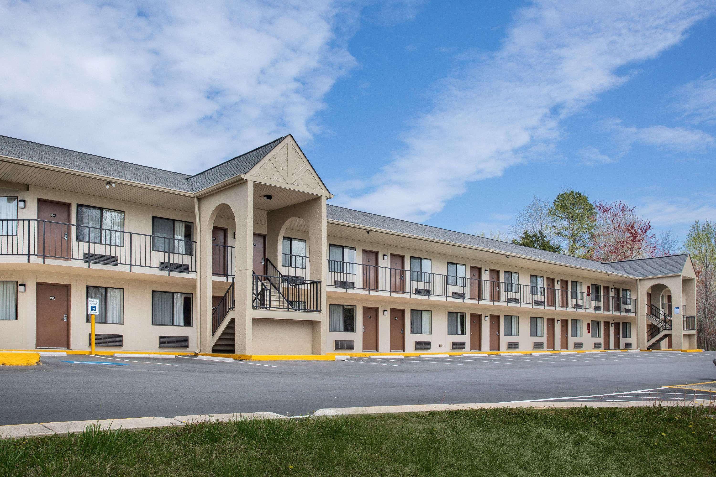 Super 8 By Wyndham Burlington Nc Motel Екстериор снимка