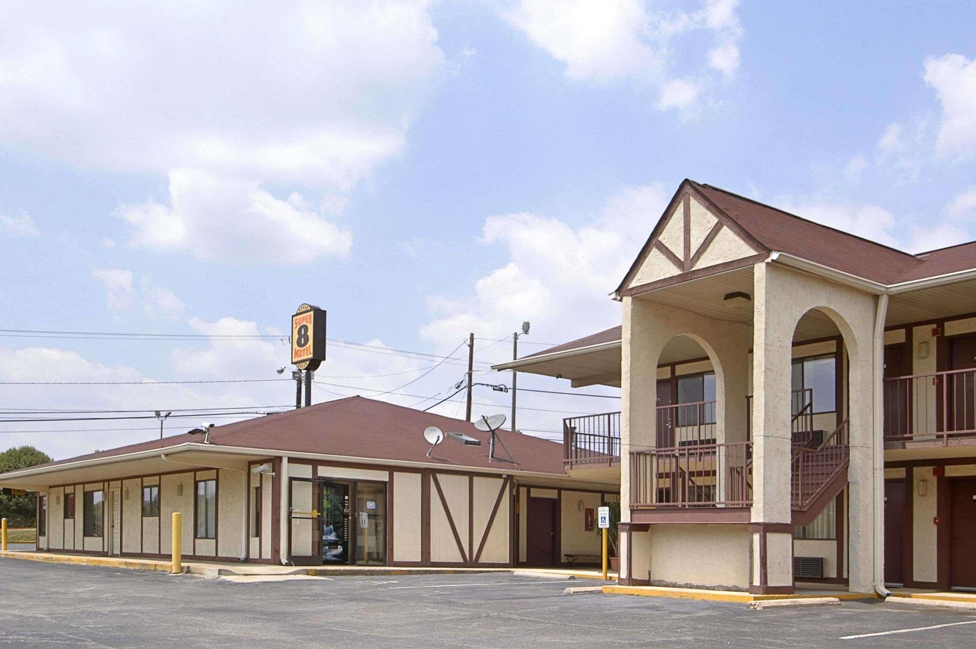 Super 8 By Wyndham Burlington Nc Motel Екстериор снимка